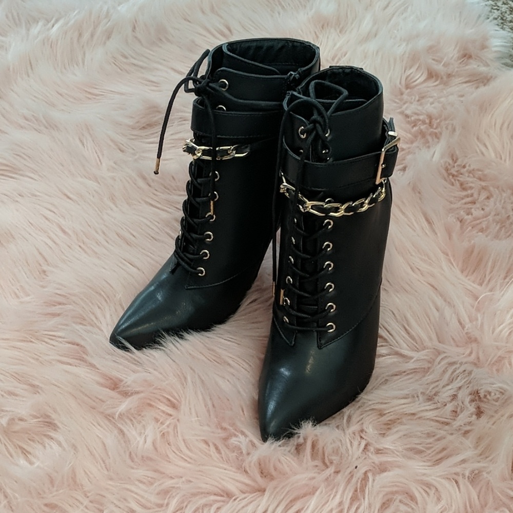 Shoedazzle booties